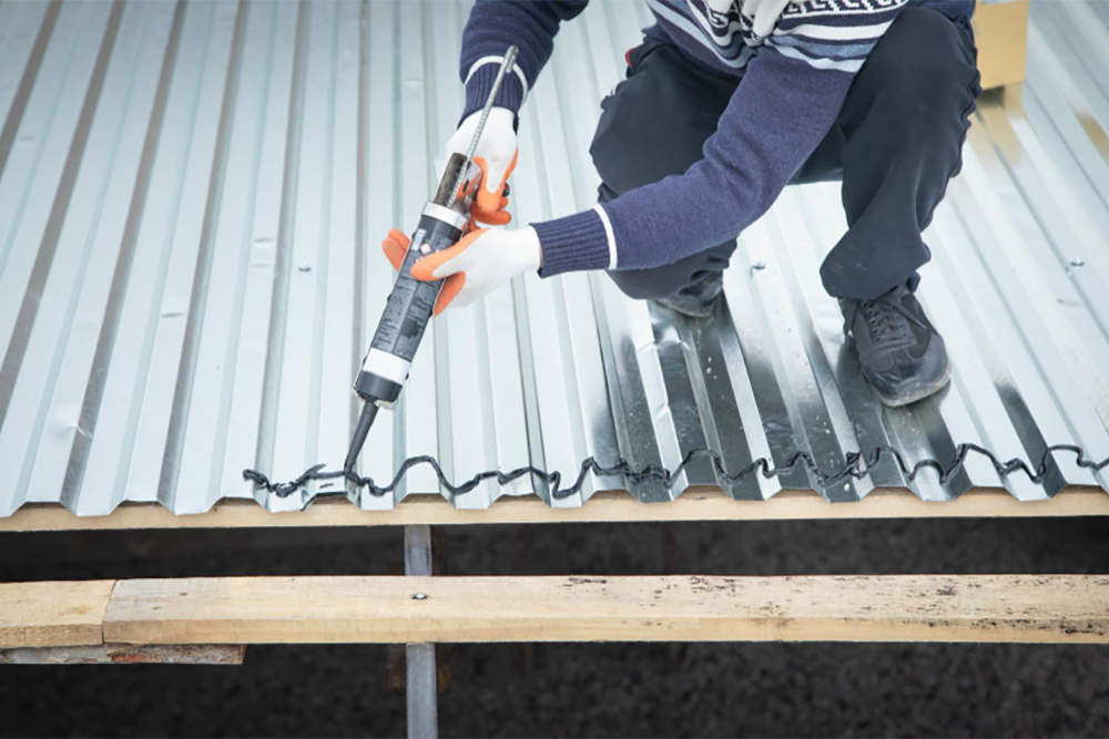 Why You Should Repair Your Commercial Roof Before the Rainy or Cold Season