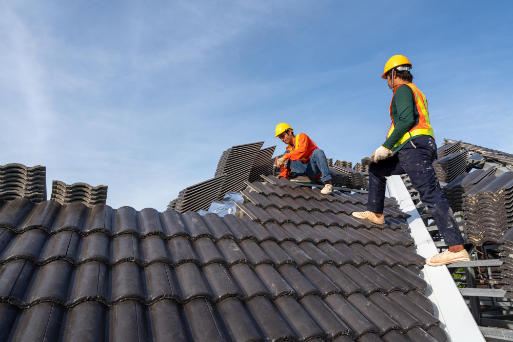 How Roofing Contractors Help Maximize a Home’s Market Value