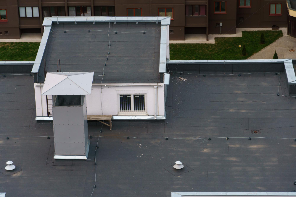 Flat Roof vs. Pitched Roof: Which is Best for Your Commercial Building?